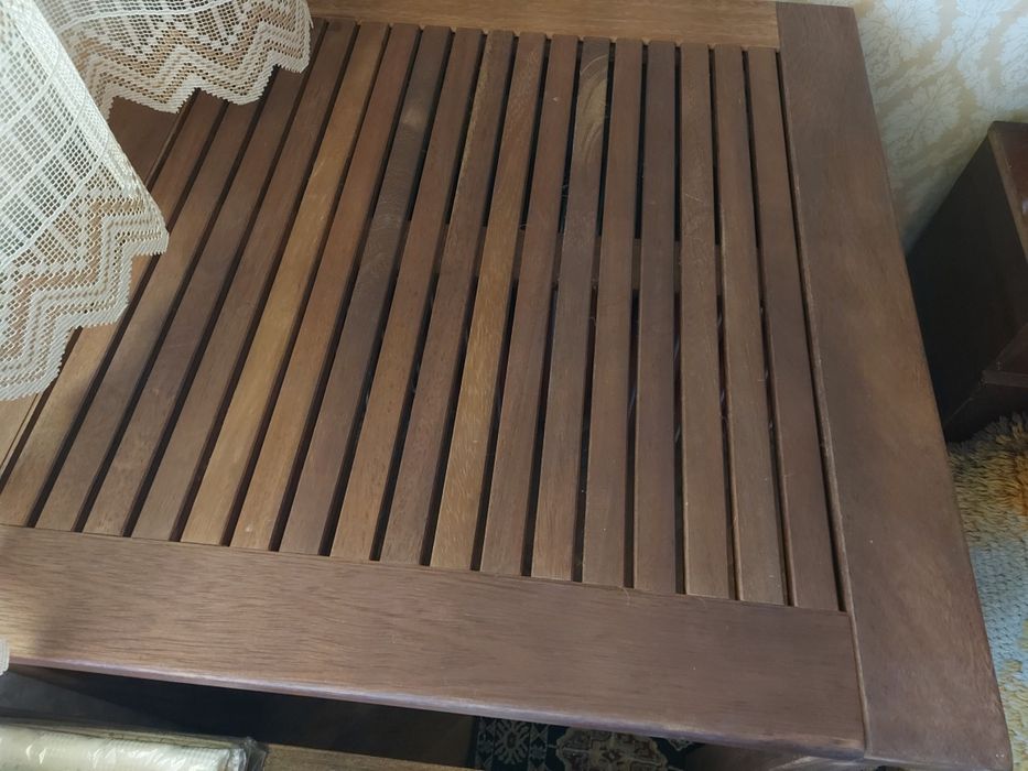 Дървени маси от дърво мовинги.