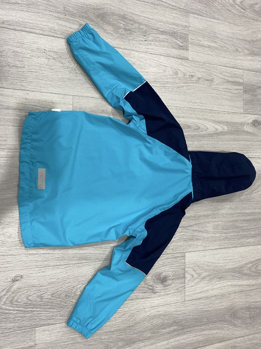 Продам ветровку на мальчика .