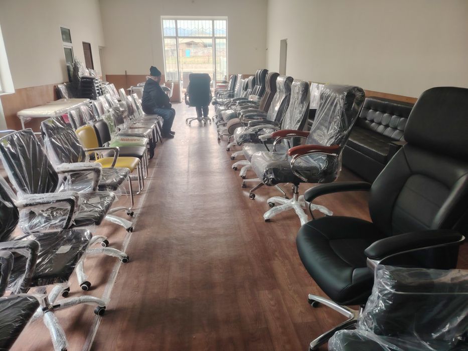 Офисный мебель сотилади