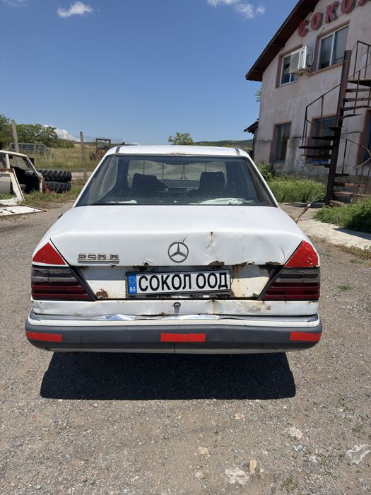 Mercedes Benz 124-ка (2.5d) на части