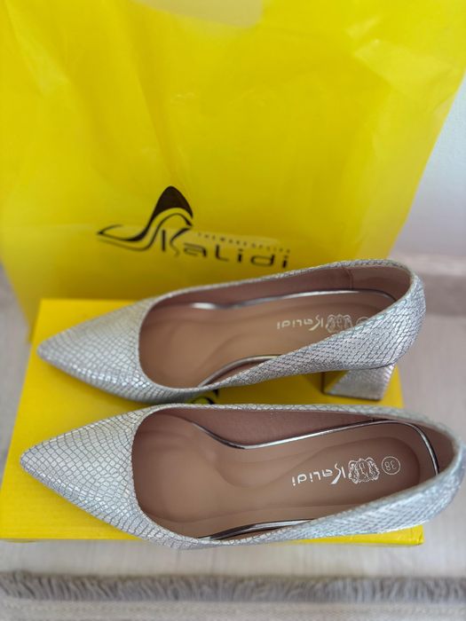 Продается Туфли женские новые