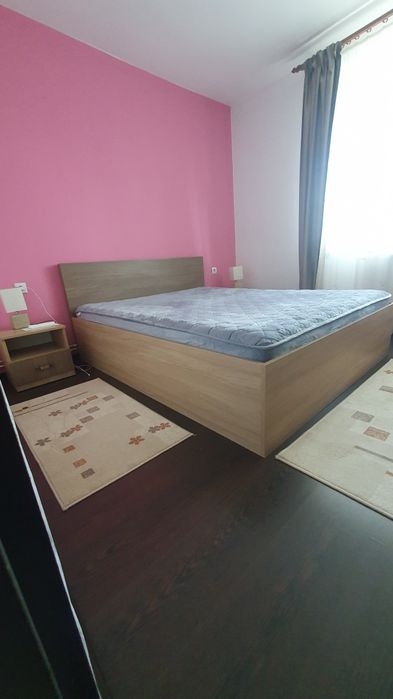 Ofer spre vînzare,un pat +saltea+2 noptiere.