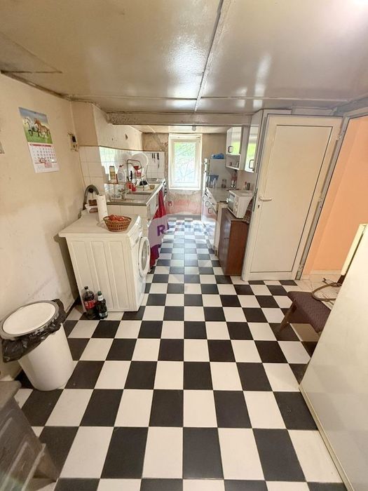 Къща с гараж за продажба в с.Кичево