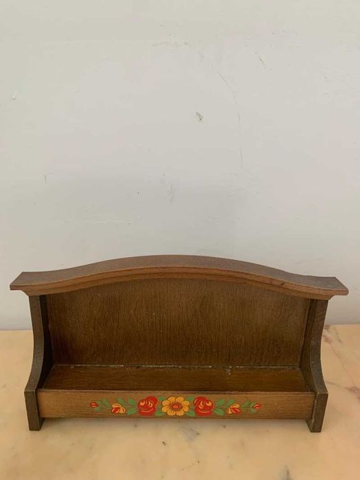 Raft din lemn cu șase sticlute pentru condimente decor