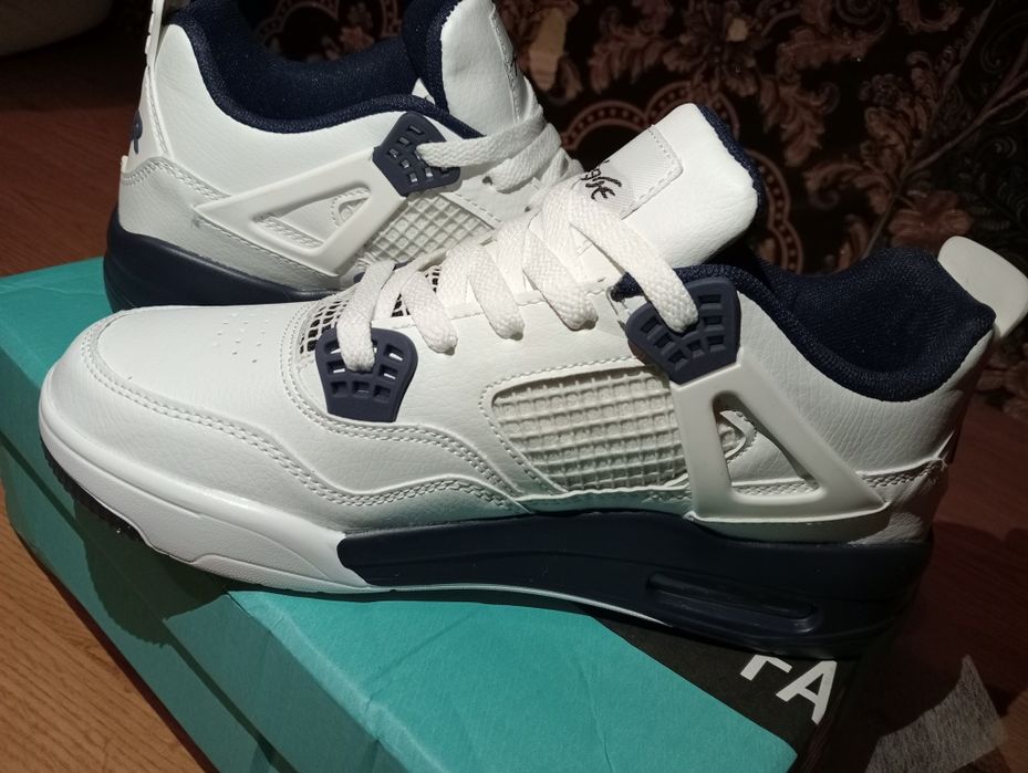 Кроссовки новые,размер:41