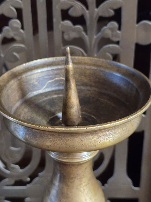 Sfeșnic antic de altar  din bronz masiv