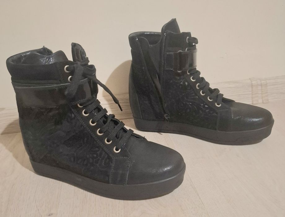 Боти с вътрешна платформа