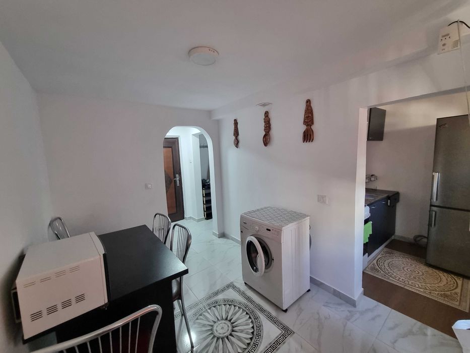 Închiriez apartament