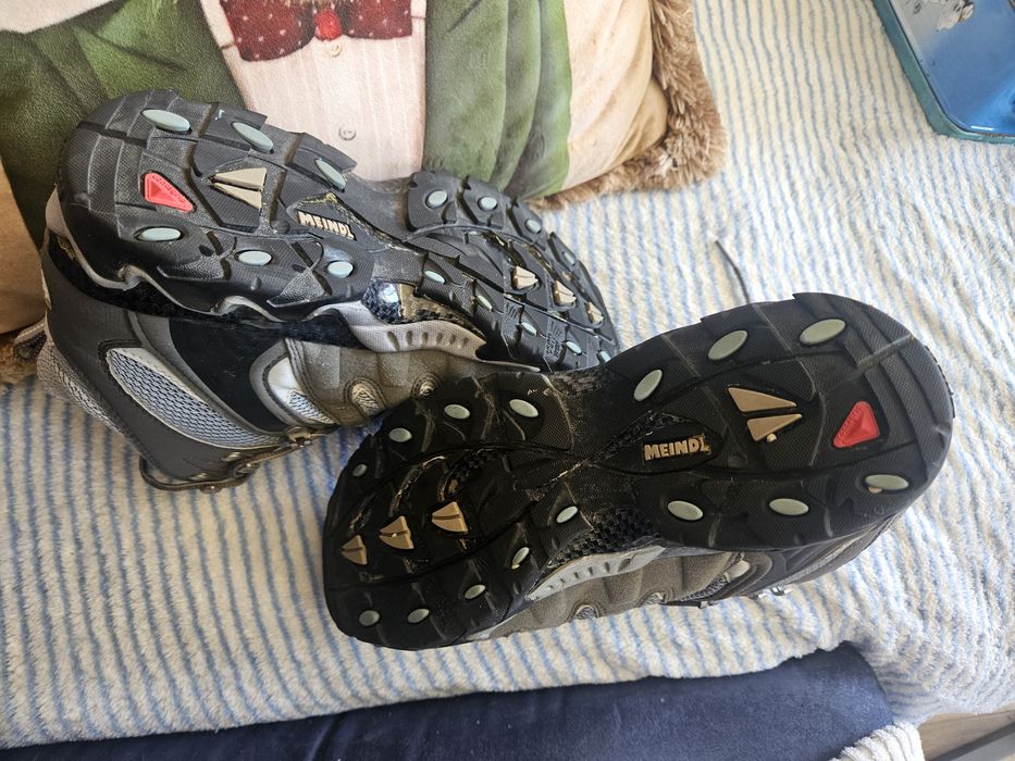 Туристически обувки Meindl