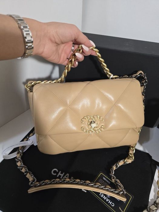 Дамска чанта Chanel 19 flap bag