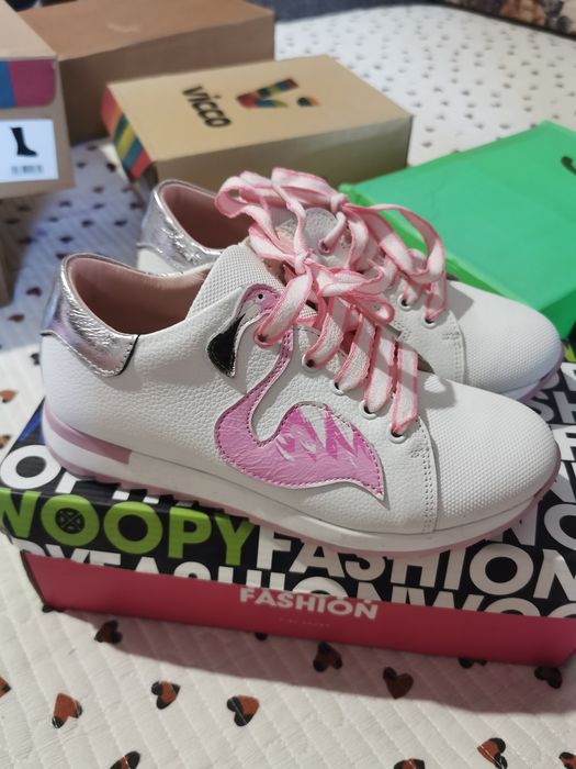 Продам детские кроссовки