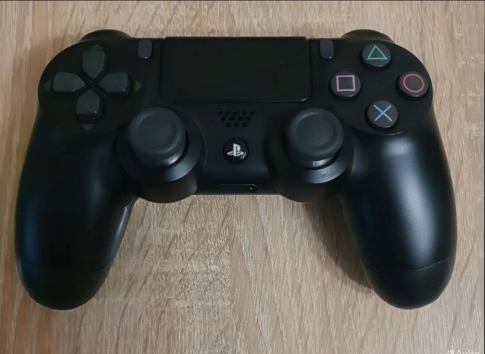 PS4 оригинал джостик сотилади