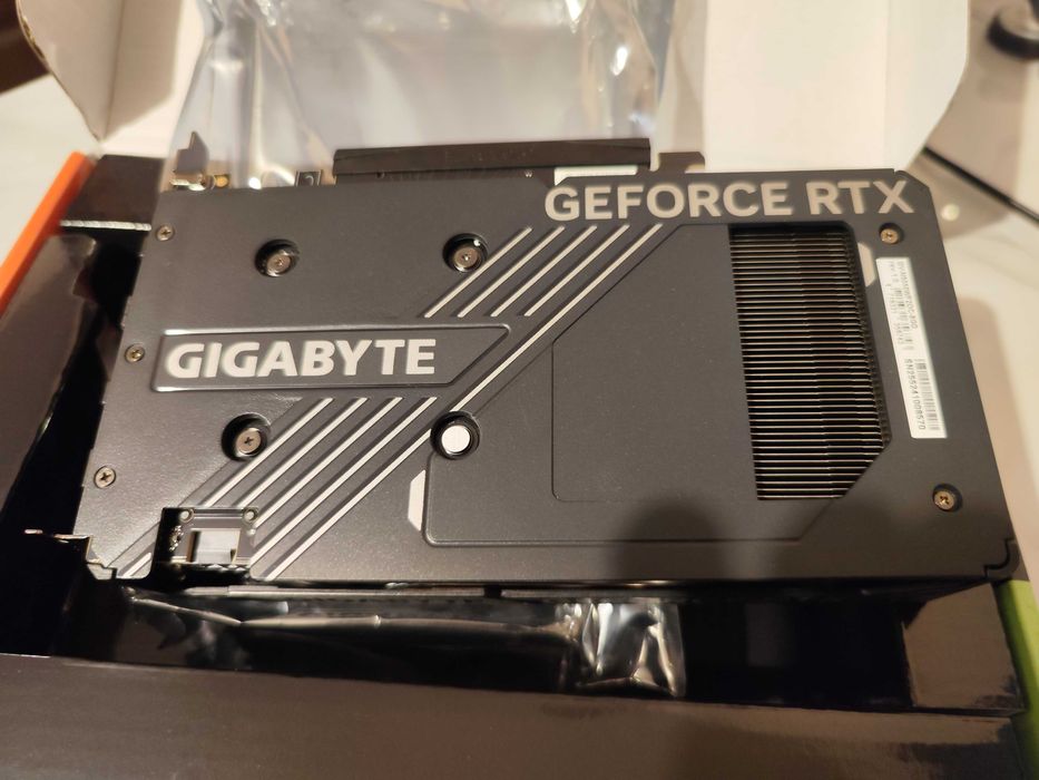placa video nvidia rtx 5050 de la Gigabyte nouă garanție testată