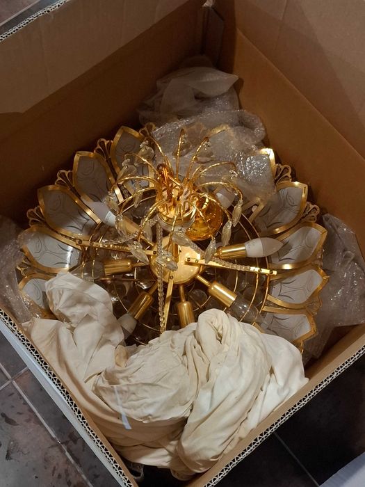 Комплект от 14 Осветителни Тела Полилеи и Аплици на Изгодна Цена