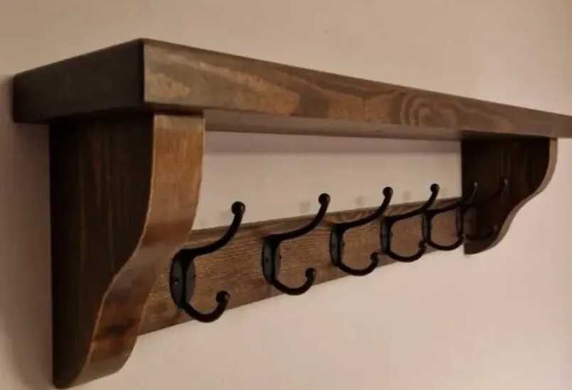 Ръчно изработени закачалки за якета и дрехи.