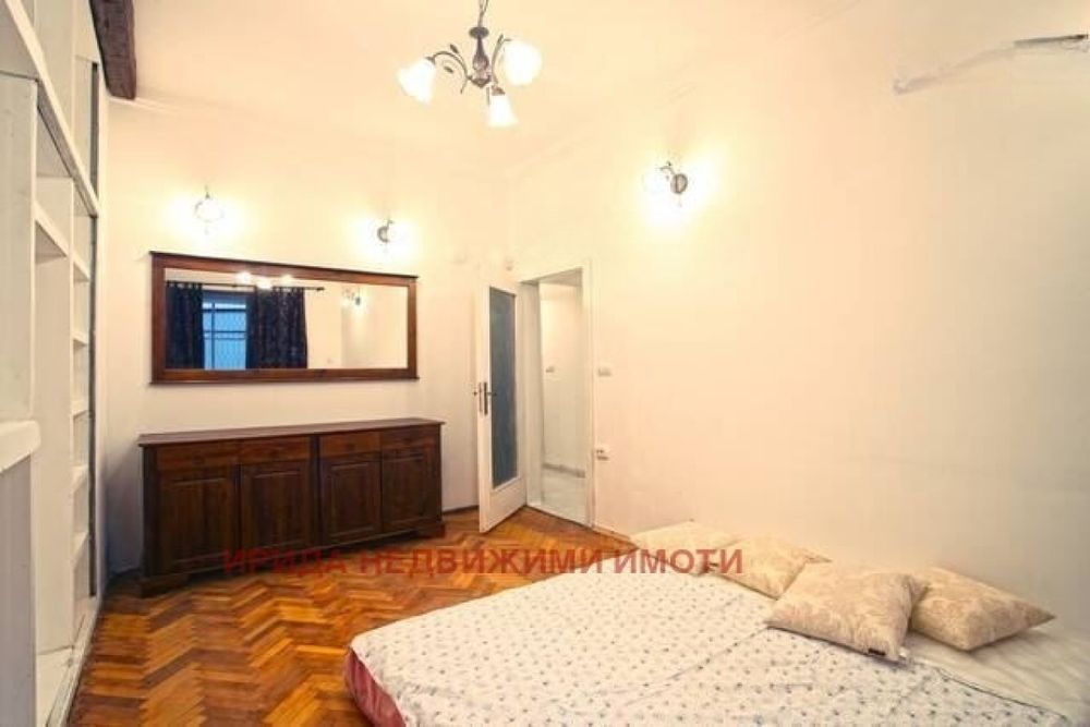 Продава се Двустаен апартамент в София, Център - 69 кв.м за 4493 €/кв.м - Снимка #2