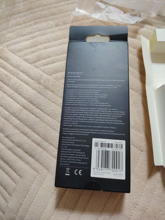 Смартбраслеты Mi и Huawei