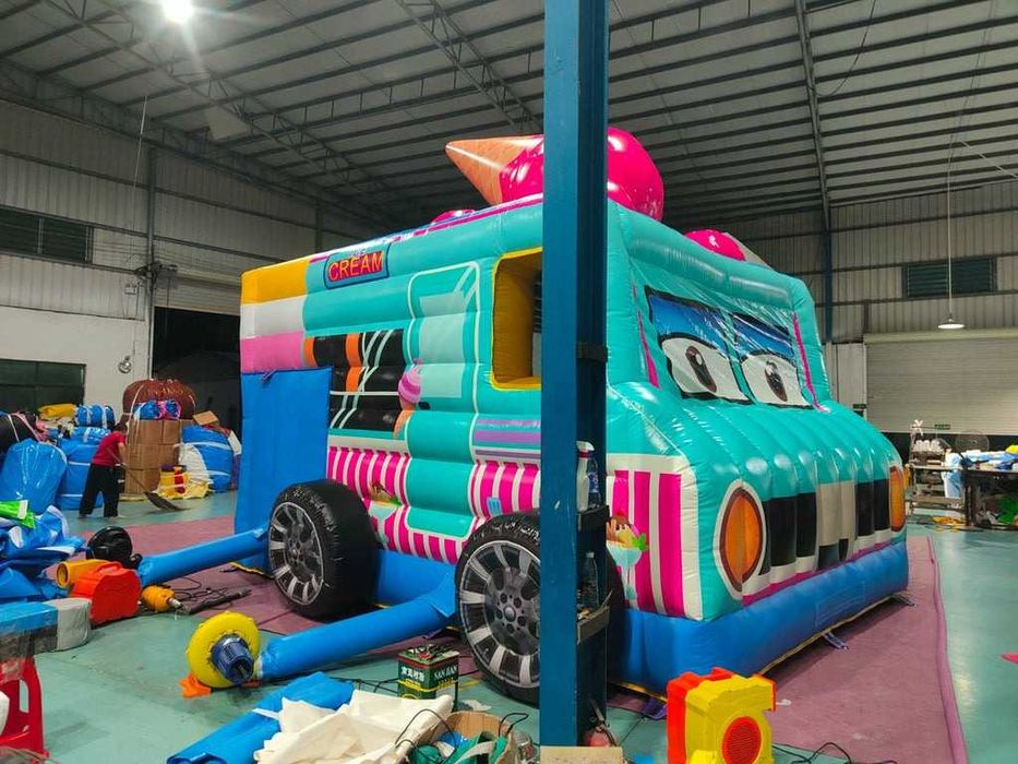 Надуваеми батути с пързалки за игра / Детски надуваеми пързалки