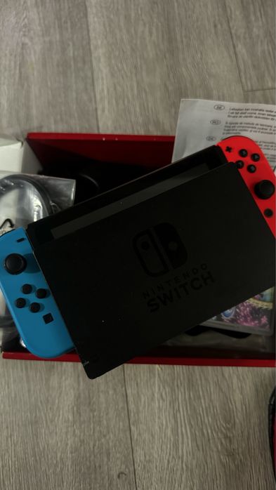 Pachet complet Nintendo Switch - Consola + 2 Pro Controllers + altele
