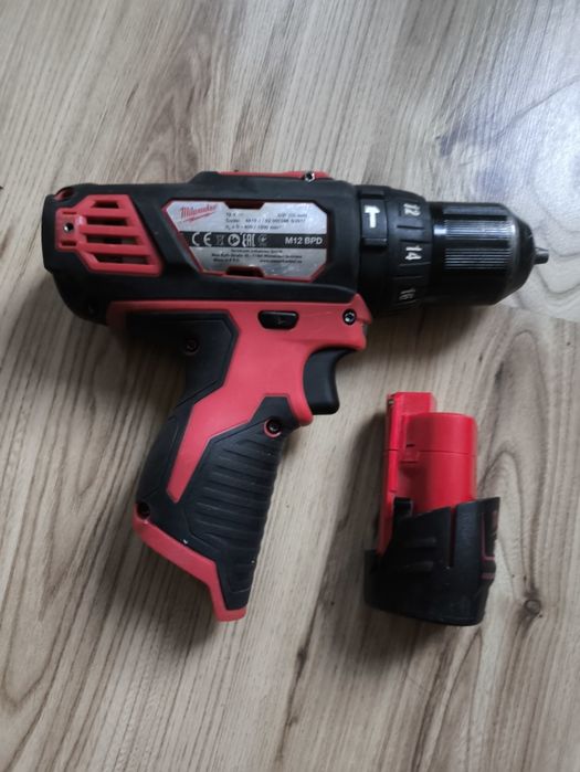 Винтоверт Milwaukee m12 bpd и батерия Milwaukee m12b2