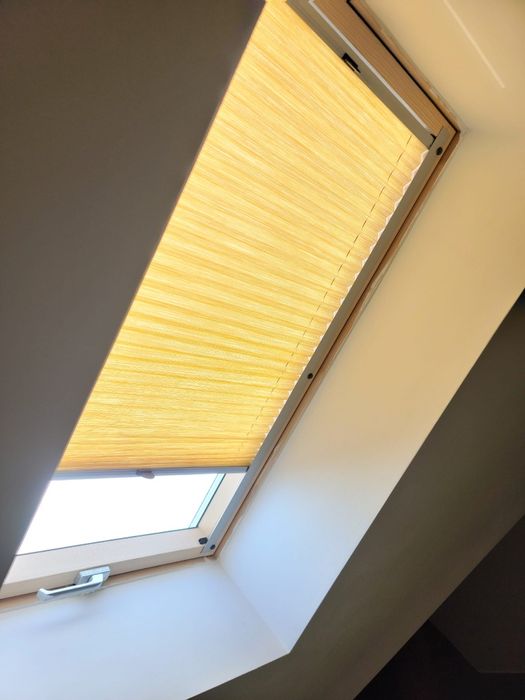 Jaluzele plisate cu material textil opac sau semitransparent