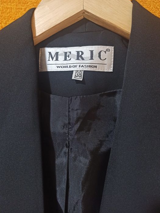 Чёрный женский пиджак классика