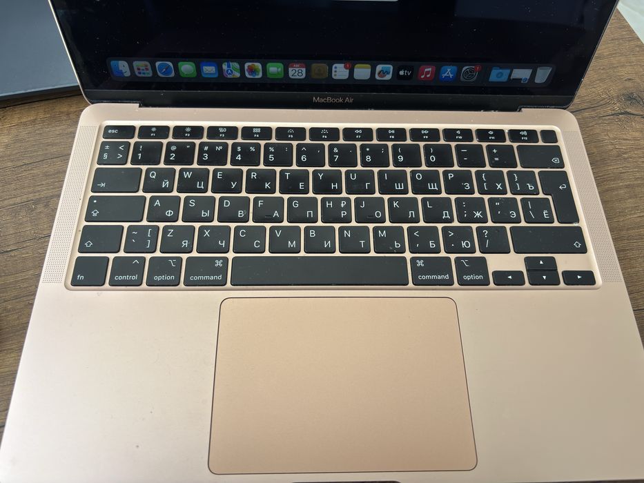 macbook air м1.Золотой цвет