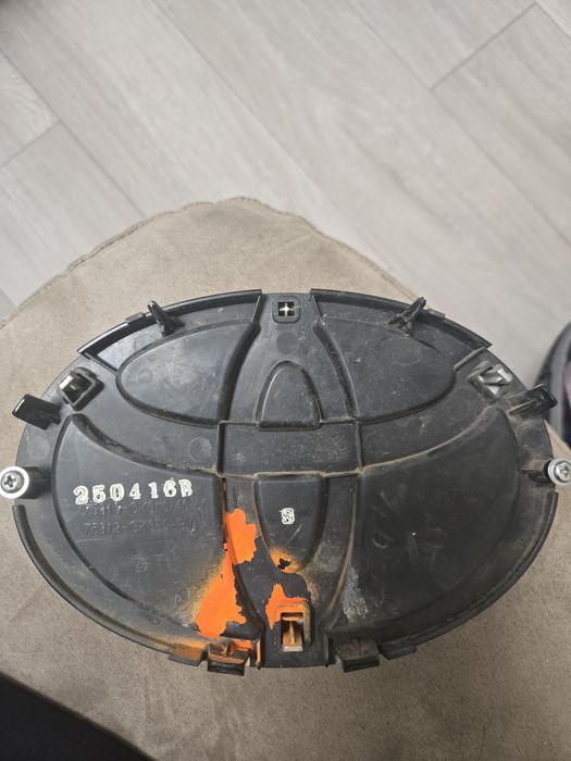 Емблема тойота TOYOTA