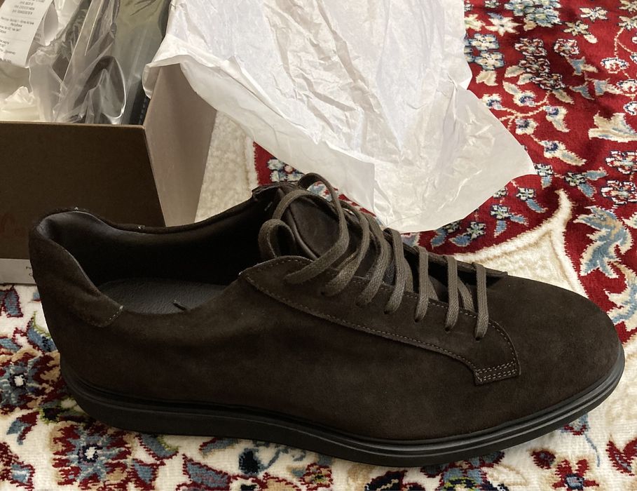 Продам замшевые ботинки новые