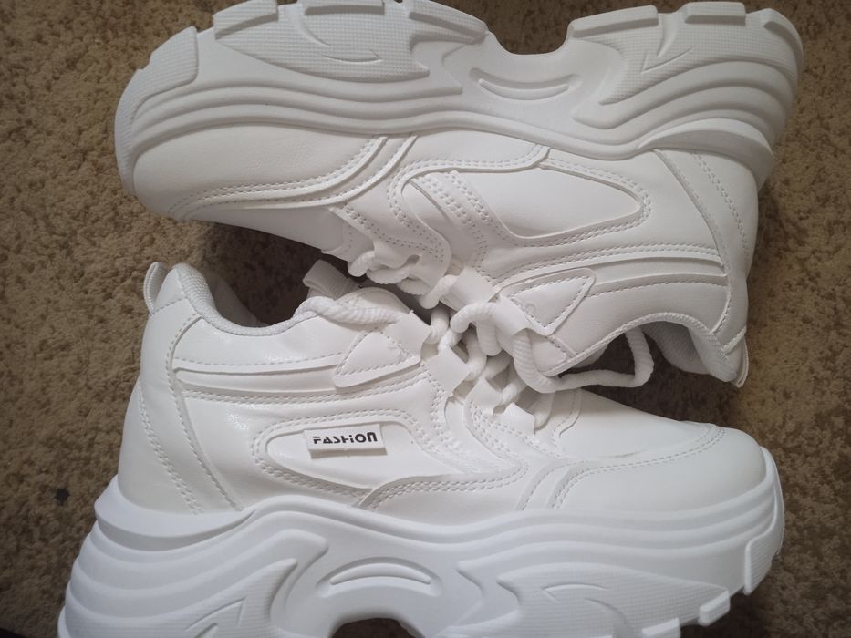 Кроссовки новыййй