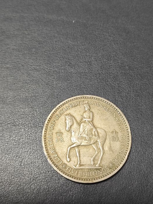 Продавам английски монети