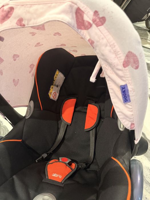 Maxi-Cosi CabrioFix + подарък Dooky сенник