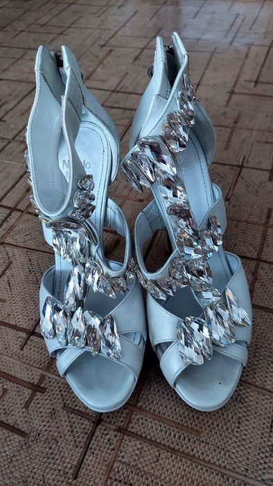 Женскиеи итальянские брендовые босоножки