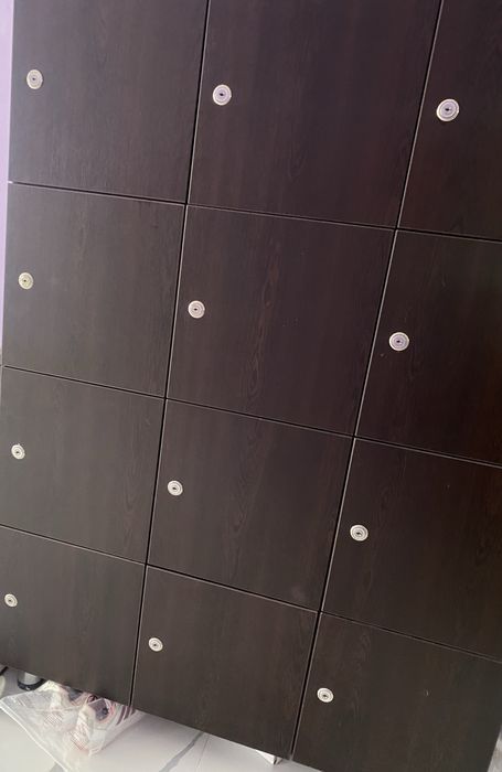 Dulap compartimentat,ideal pentru spatiu comercial