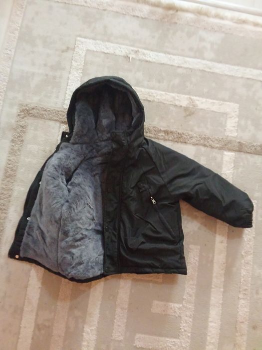 Продаеться куртка