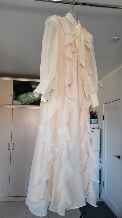 Платье нарядное длинное