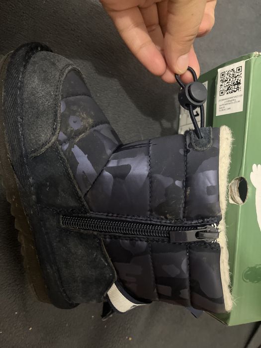 Продам ботинки на мальчика 26 размер