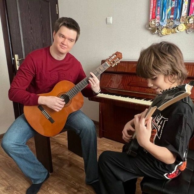 Вокал, Фортепиано, Гитара(Классическая, Электро, Бас), Укулеле