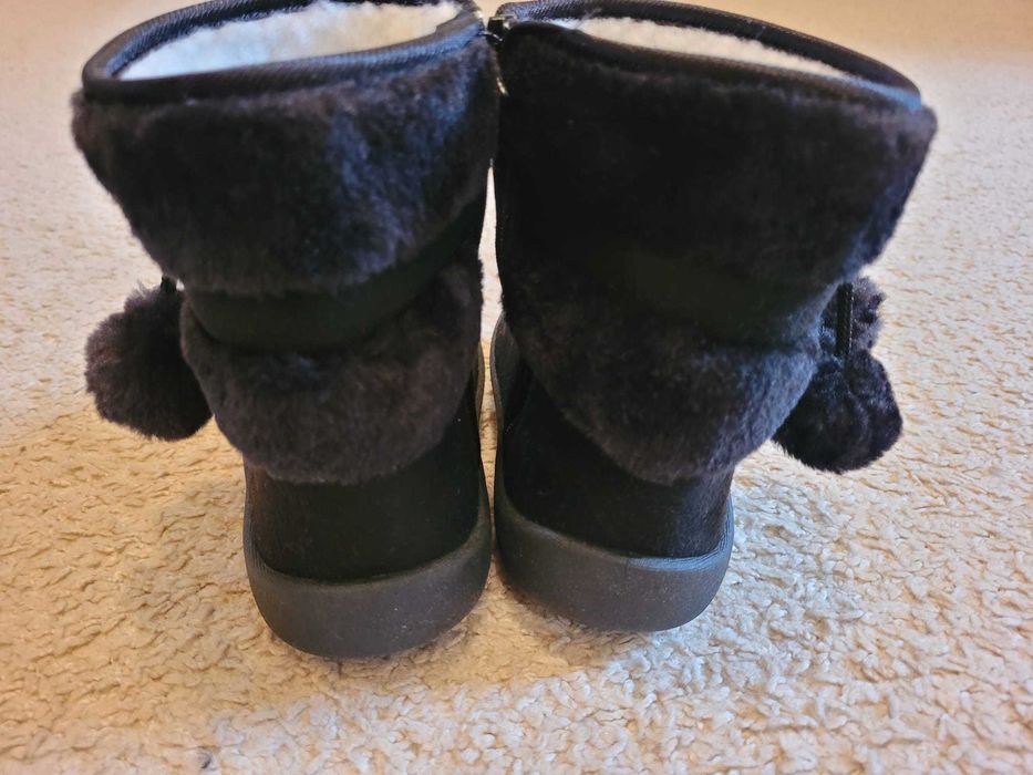 De vanzare cizme noi pt. fetite marimea 31