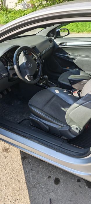 Продавам Опел Астра