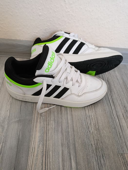 Маратонки адидас