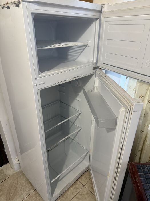 Frigider cu congelator Arctic