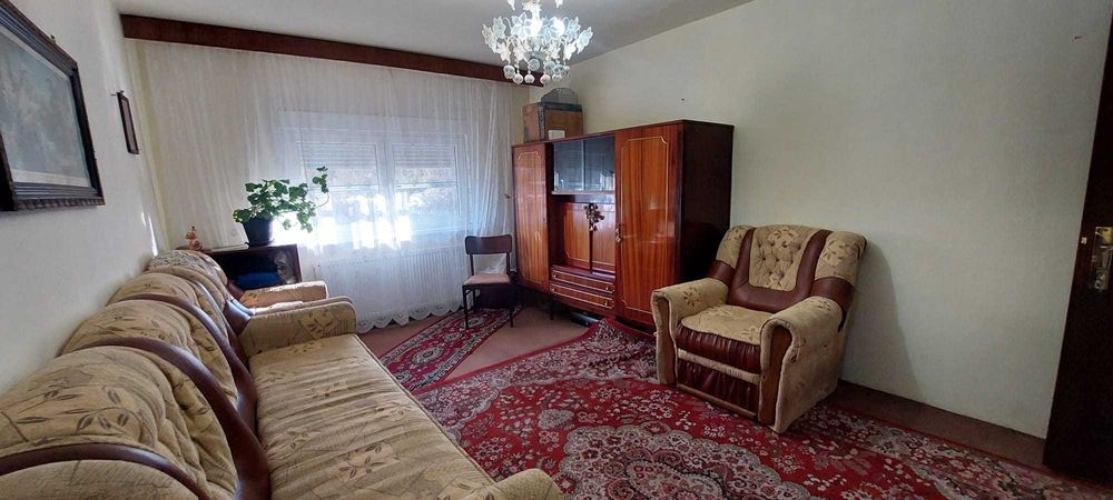 Apartament cu 3 camere decomandat, zona Tactorul
