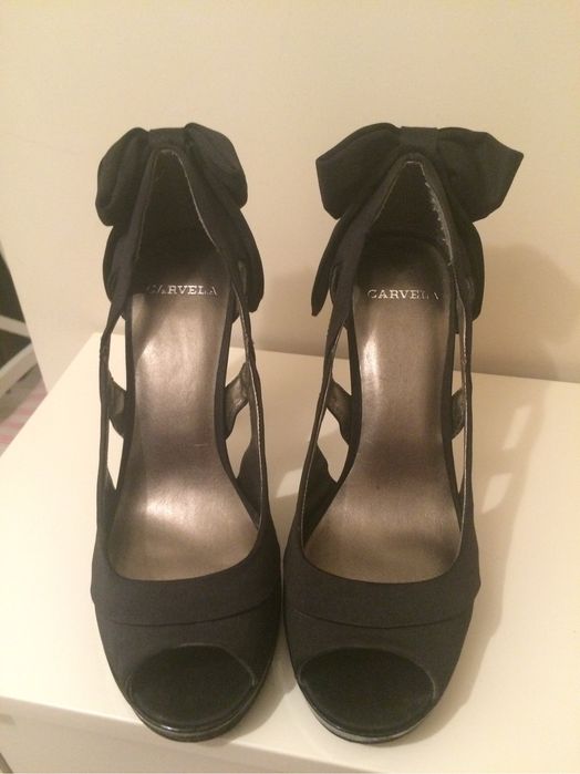 Високи сандали Zara