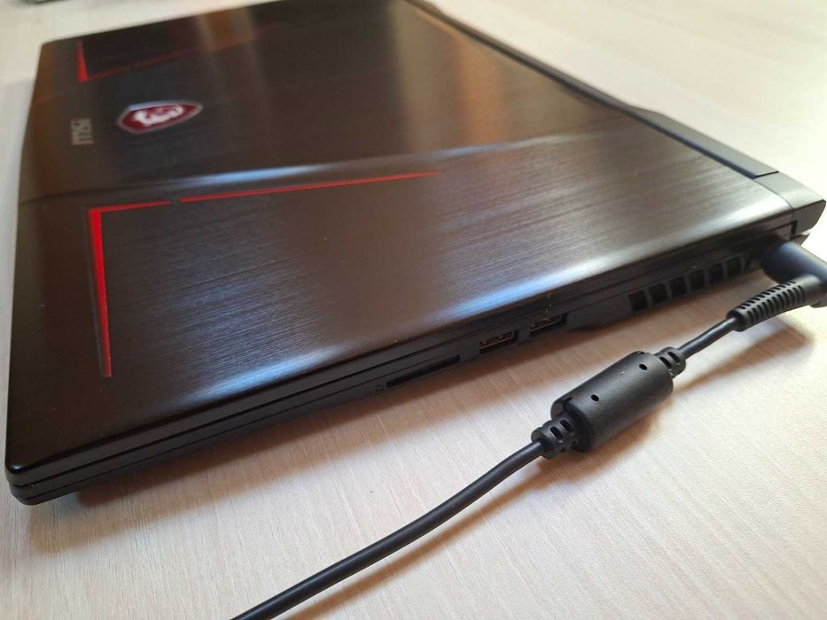 MSI GE73VR 7RE Raider 17" 120hz - 1060 8GB, i7-7700HQ, 16GB RAM, 1TB