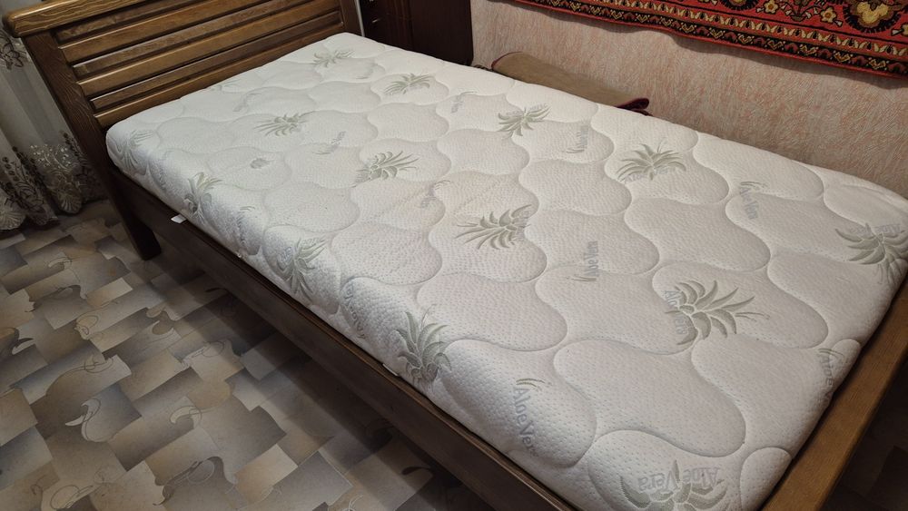 Кровать из массива дерева 1.5
