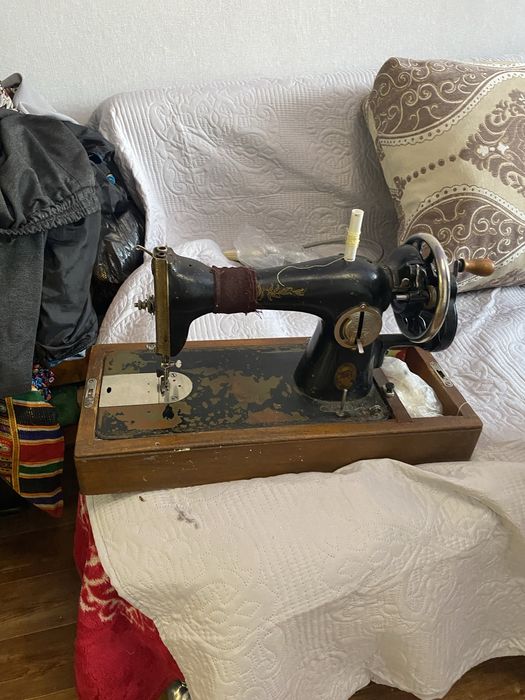 Продам швейную машинку