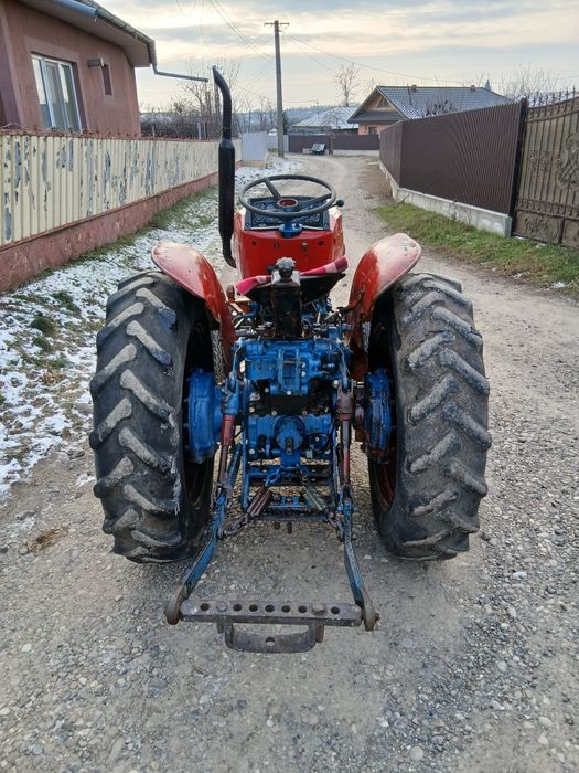 Vând tractor vr445  cutie de viteze 2 manete