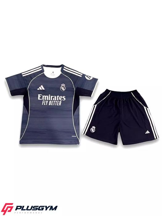 Futbol formasi yana sotuvga kildi aksiya narxda