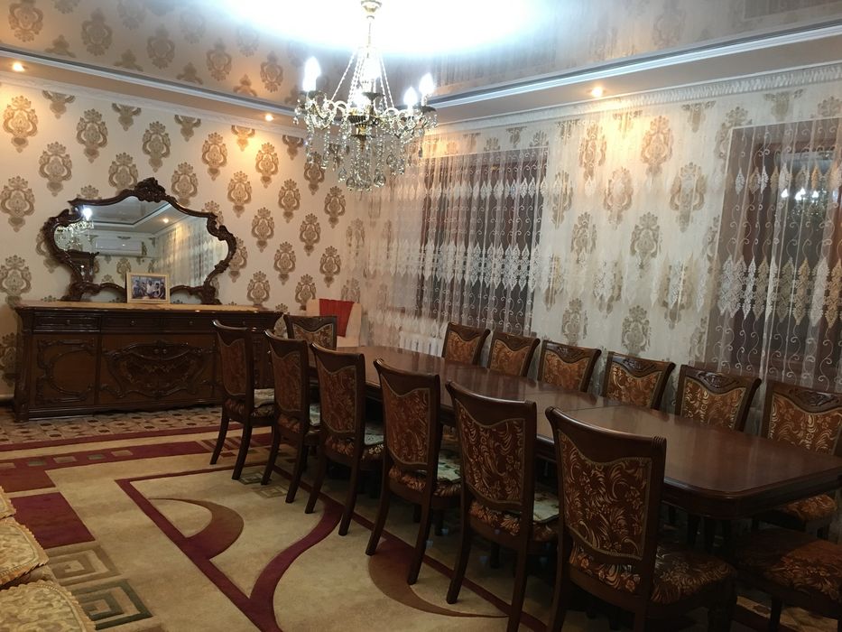 Продам гостинная стол и стулья